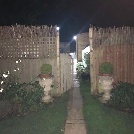 Cosy Garden Log Cabin Salisbury Esterno foto