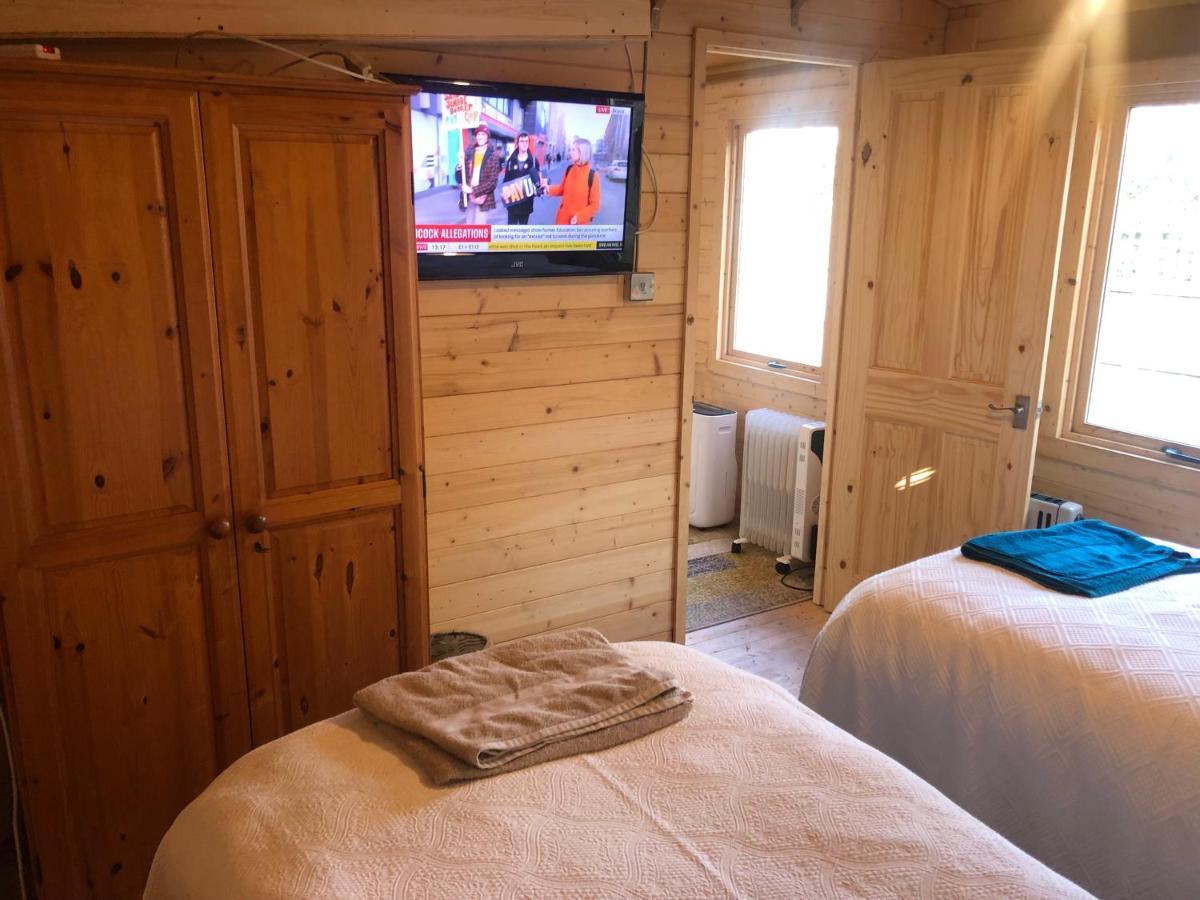 Cosy Garden Log Cabin Salisbury Esterno foto