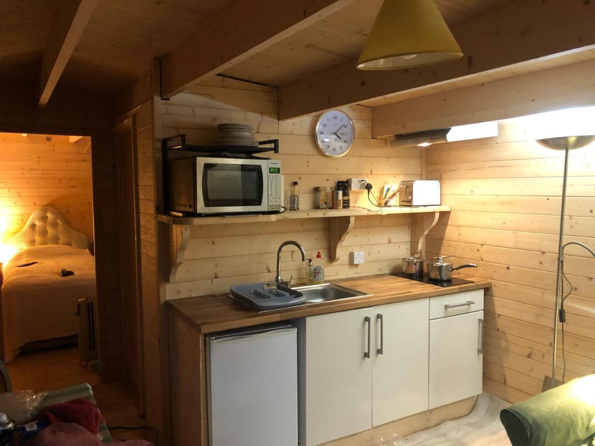 Cosy Garden Log Cabin Salisbury Esterno foto