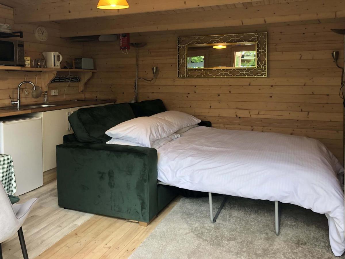 Cosy Garden Log Cabin Salisbury Esterno foto