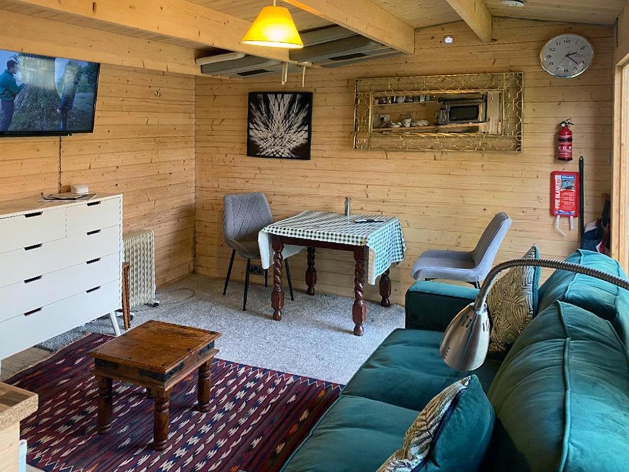 Cosy Garden Log Cabin Salisbury Esterno foto
